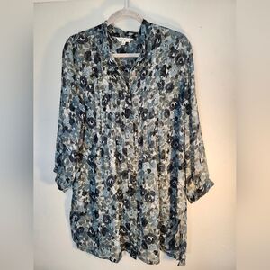 TravelSmith Blue and Gray Floral Button Down Blouse/tunic Sz L
